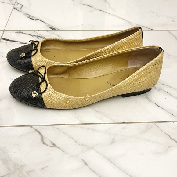 Ralph Lauren | Two Toned Flats - Picture 5 of 5
